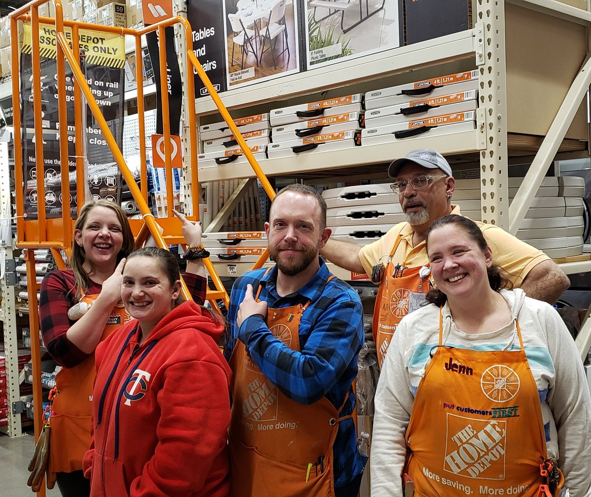 Frisk21's tweet photo. Celebrating hitting 365 days safe TODAY at 2806 with pizza for the InFocus team and a large celebration to come! #THD2806 #SafetyIsPersonal #Club365 #SafetySelfie #SafetySelfieNP #D184Safe #Safe4theHolidays @jennkbauer @jmbconwell @kstolie @dhrm184 @KevinMasseyTHD @CampSweenScott https://t.co/l4czC1MaBu
