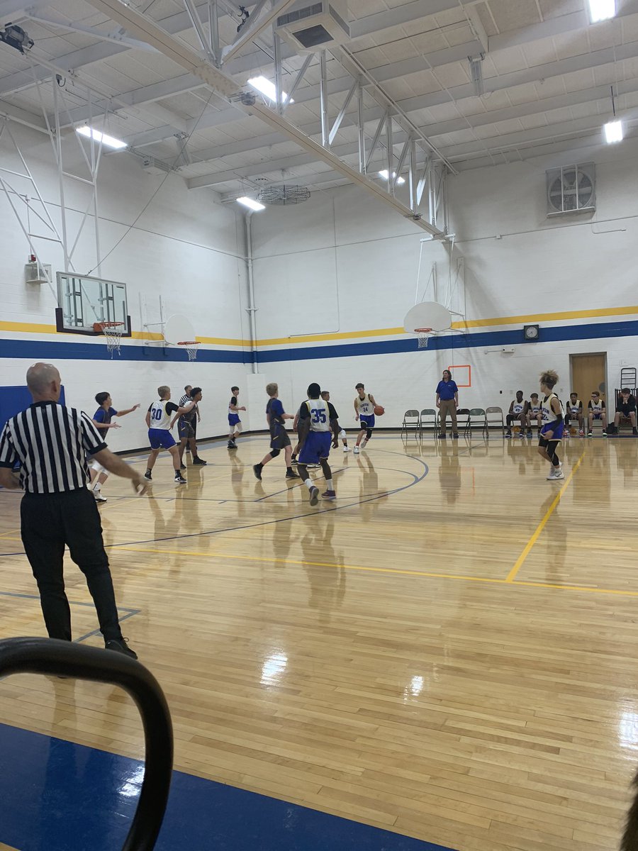 bigdadlo's tweet photo. Game night!! #emsd37 #gogators #getsome https://t.co/lNOBfTTnKg