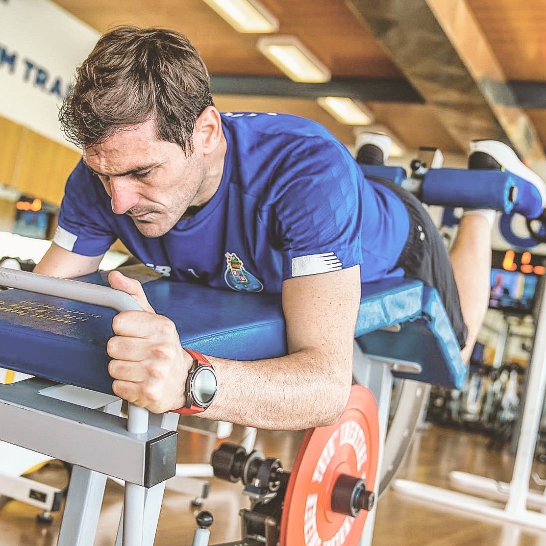 Uno no sabe hasta dónde pone su límite, en situaciones extremas. Sólo vale esforzarse y ser tozudo. Conseguir algo que en su día fue tuyo. Recuerpar sensaciones. Força @fcporto!! #buenasnochesmundo