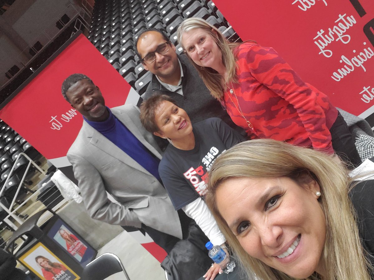 Ms_Vs_World's tweet photo. #ChooseGarandISD Expo #rowlettwood @Rowlett_Bobcats @RoderickKing01 @CoachAPerez https://t.co/1b16A5e7lr