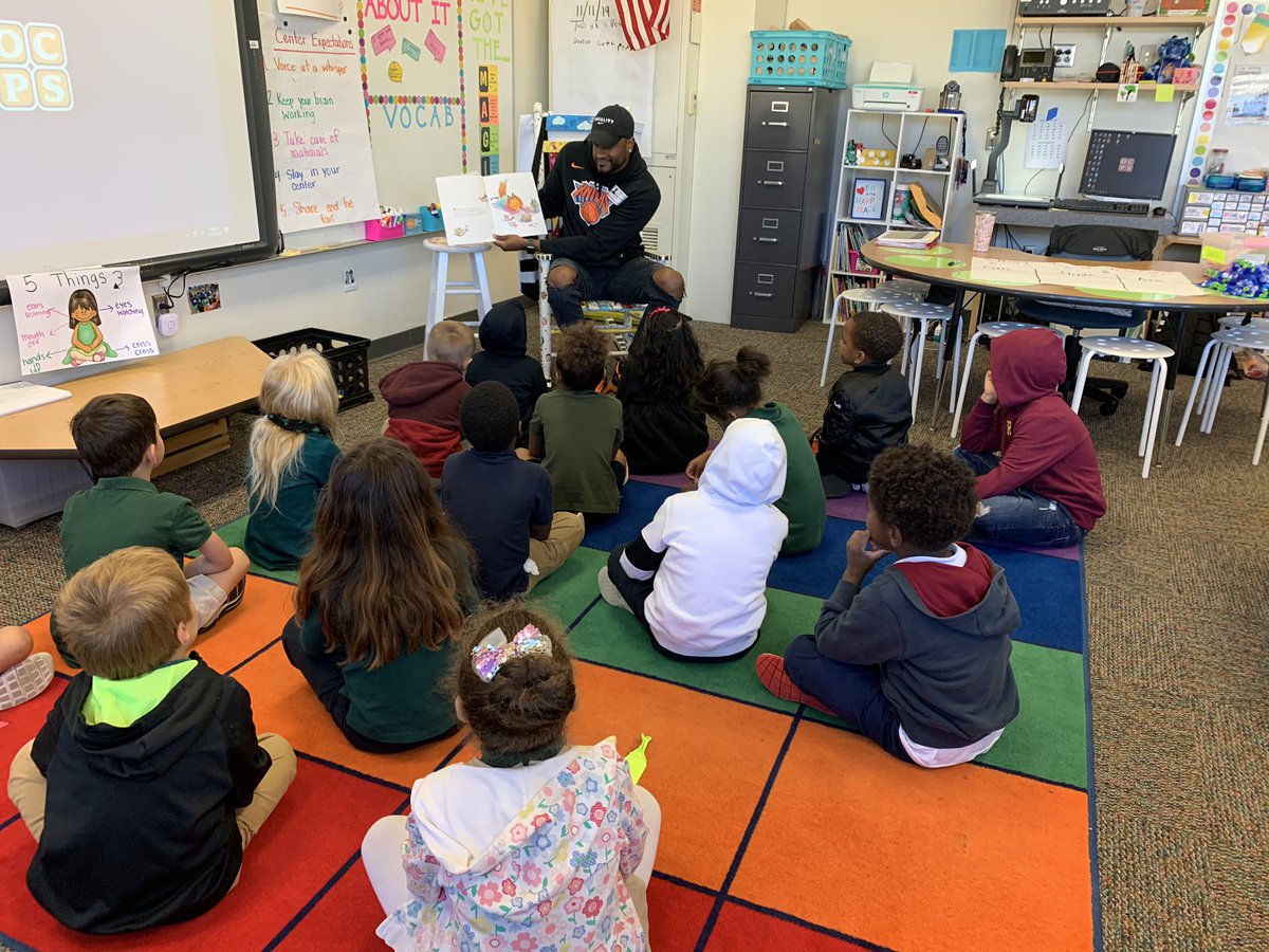AtoMissZ's tweet photo. We were so excited for our guest reader today! #teachin2019 https://t.co/H0RcS11s9q