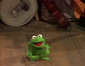 JohnnyAReed's tweet photo. If I were a Union Captain in #TheOrville universe, I’d have this little guy on my desk. 🐸 🚀 #RobinTheFrog https://t.co/plRRJKDMGC