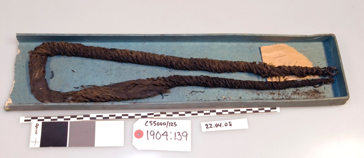 The Lions Head and The Carolingian where found in the grave with two complete rattle-ropes. These where noted by Gabriel Gustafson to be 172 and 175 cm long and approximately 2 cm thick. We still have one meter of rattle-rope preserved, found with the two Baroque heads.