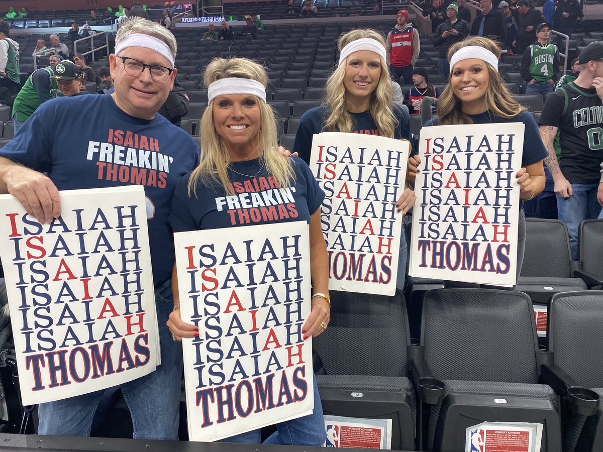 CMillsPXP's tweet photo. This family drove two hours to the game to support @isaiahthomas #ITReturnsDay #RepTheDistrict https://t.co/MX6l5et3KA