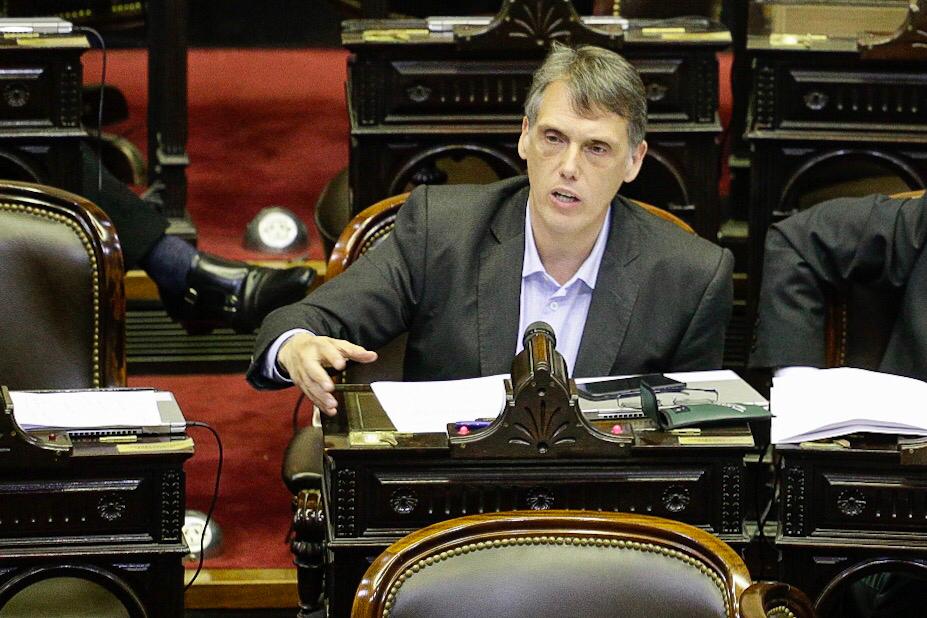 En <a href="/DiputadosAR/">Diputados Argentina</a> repudiamos el golpe de Estado en Bolivia

No podemos analizar lo que ocurre en Bolivia con criterios subjetivos, debemos acudir a criterios objetivos. En este caso se cumple lo que cualquier doctrina define como golpe de Estado