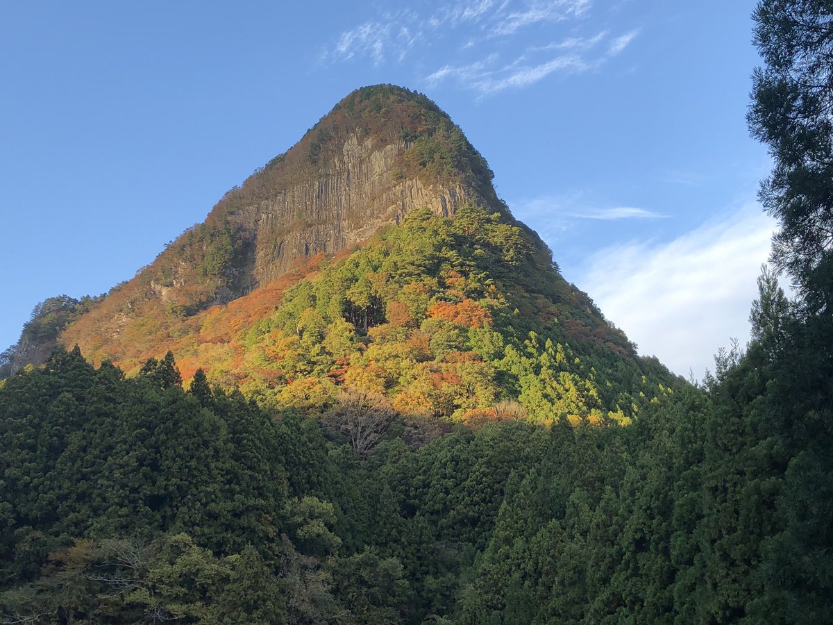 曽爾村観光協会 ぬるべの郷 曽爾村紅葉写真 昨日の午後に撮った写真です 紅葉が見頃を迎えています 曽爾高原のススキも見頃です 是非 曽爾村にお越しくださいね