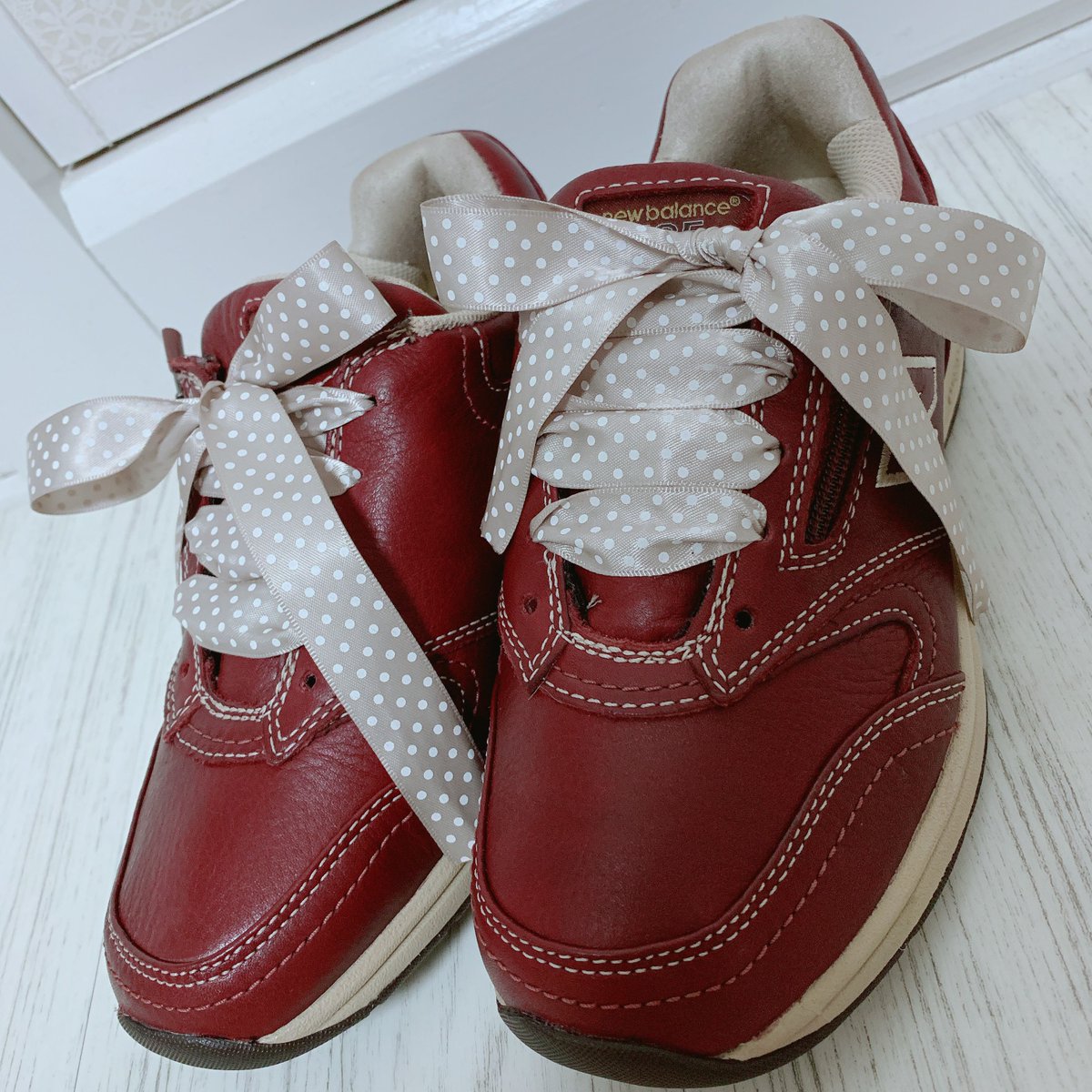 悠木碧 公式 チョコレートカラーの靴を買ったので 靴紐をチョコレートの包装紐にしてみました