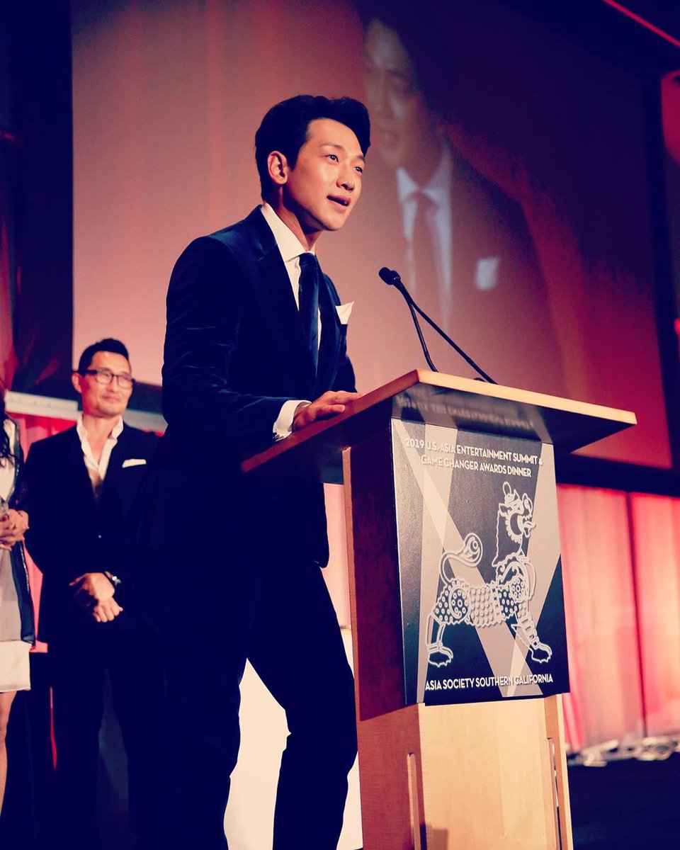 BiBR__'s tweet photo. [RAINSTAGRAM] 121119 | "#asiasocietyawards2019 #gamechanger #emLA #com #ralphlauren" https://t.co/aVWsTDvQmF