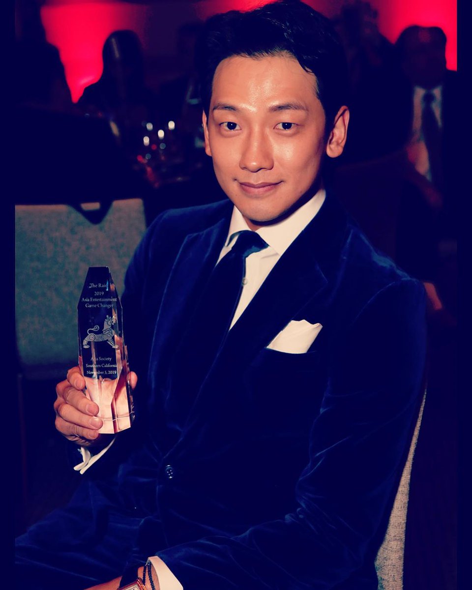 BiBR__'s tweet photo. [RAINSTAGRAM] 121119 | "#asiasocietyawards2019 #gamechanger #emLA #com #ralphlauren" https://t.co/aVWsTDvQmF