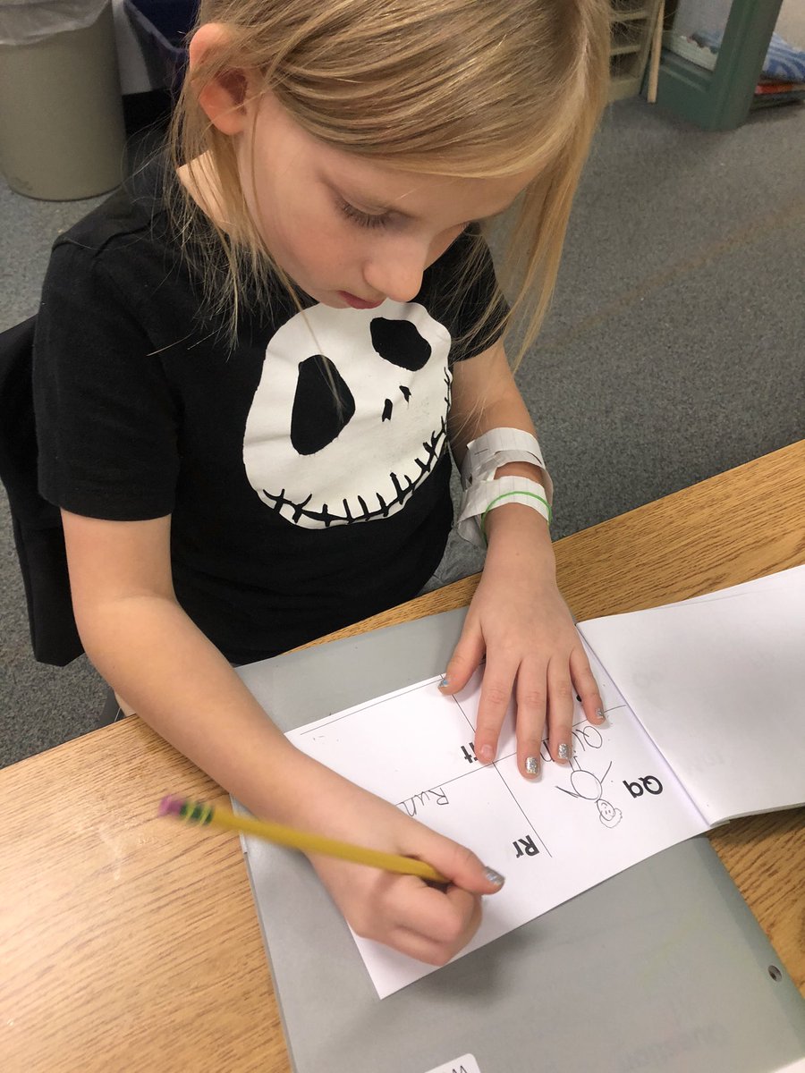 KendallMacek's tweet photo. In math, we continued to add 3 numbers by making 10. 🤯 During ELA, students worked on sorting nouns and verbs and continued to work on their little books that they have been writing. They can’t wait to share! #futuready204 https://t.co/XhqBdLIemo