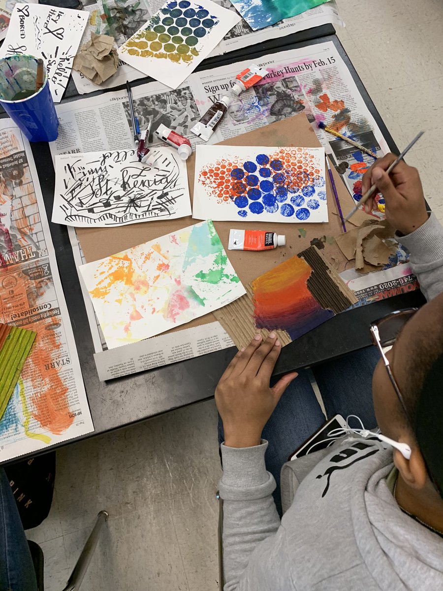 mpvisualarts1's tweet photo. Art I students experiment with a variety of media during a mark-making workshop. #mpvisualarts #draweveryday https://t.co/y4cQcg4vD4
