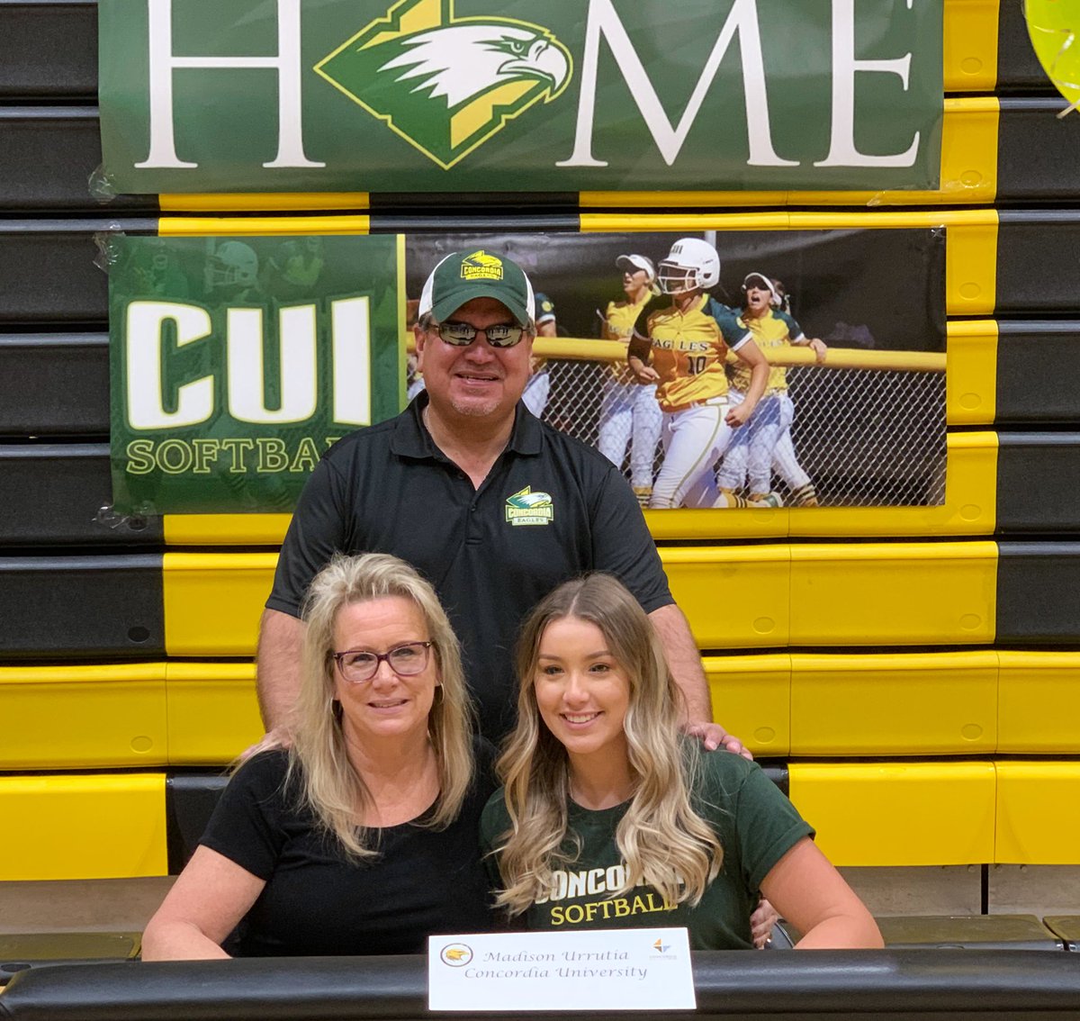 oro_sb's tweet photo. Congrats to....

@cuisoftball :
Michalah Robison &amp; @TeamMadisonU 

@ChicoStateSB :
@KatelynOldwin 

@deloroathletics 
@deloronews 
@SacBee_JoeD 
@cameronsalerno1 
@TheLoomisNews https://t.co/C10JFeTI8g