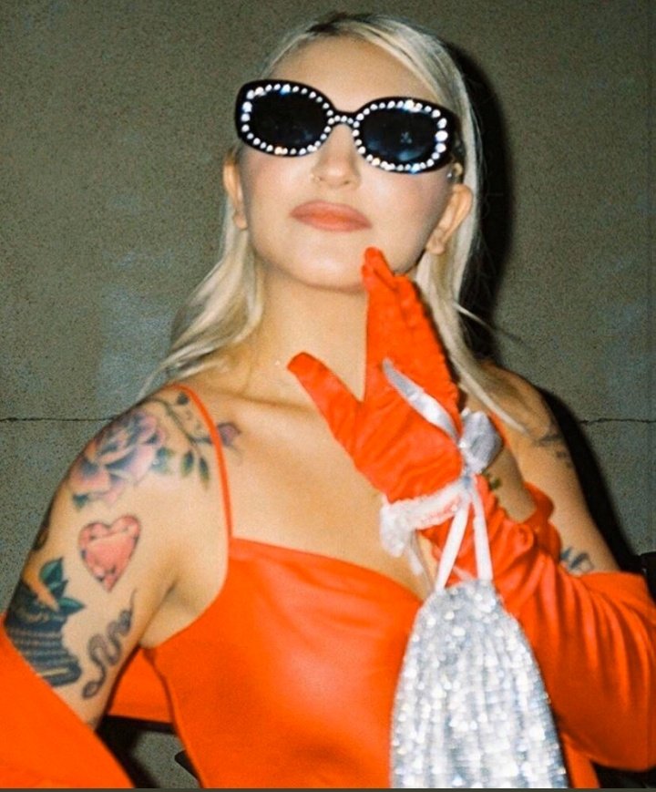 SickMuse22's tweet photo. Have the BEST TIME EVER on your #SoldOut #IMT19 #SanFrancisco #Birthday #Concert #TONIGHT, @juliamichaels! 💝🎉🎶🥂🎂💋🥳 https://t.co/O9yj6Y40Qw
