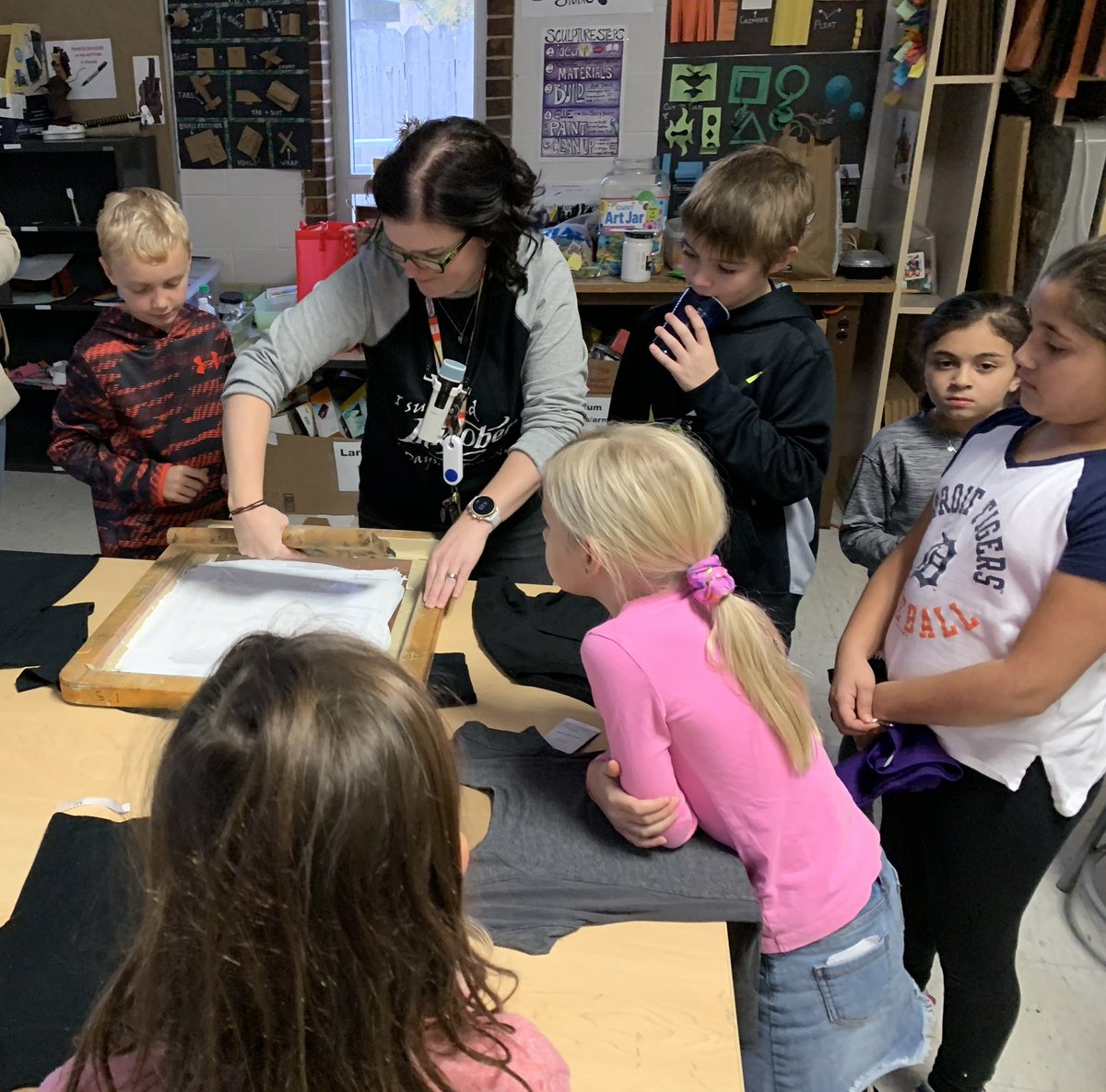 McGregorStudio's tweet photo. 0ver 2,000 drawings, 187 participants, 50 ppl that survived all 31 days of #Inktober2019 and 10 that completed year2! What a fun month of creating and no better way to wrap it up than a screen printing shirt party with the survivors. #WayCreates @bhschools https://t.co/RIRJRJ7Mlf