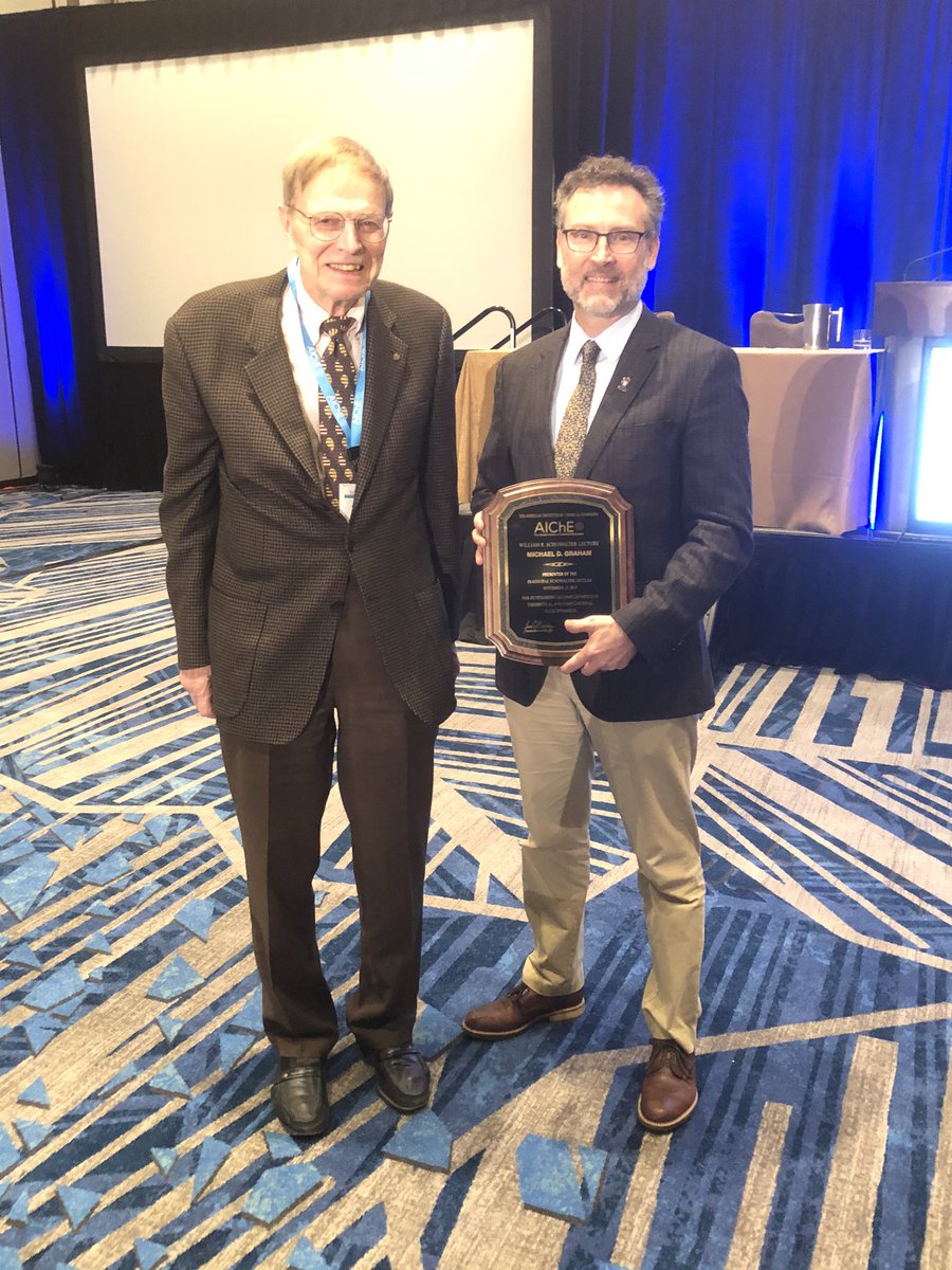 Odeslab's tweet photo. Mike Graham, professor of #chemicalengineering, #UWisconsin, &amp; the president of @SoRheology after delivering the first #Schowalter lecture #AIChE2019 #softmatter #polymerphysics #AIChEAnnual #fluidmechanics https://t.co/Pyuift2amB