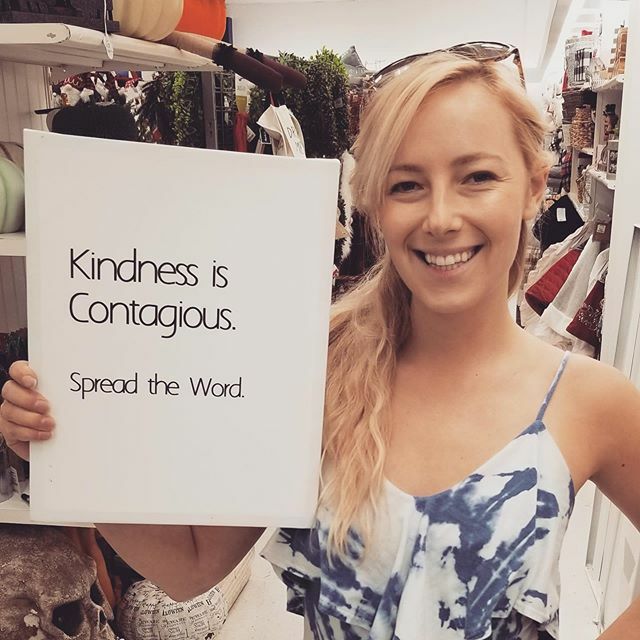 Techhygiene's tweet image. ✨Happy World Kindness Day! 
This morning I had a simple moment that made my heart melt. I went to Starbucks and witnessed a customer gift a stranger behind them a cup of coffee ☕️ ✨This was such a sweet, simple act that I decided to do the same and k… ift.tt/2CEzplS