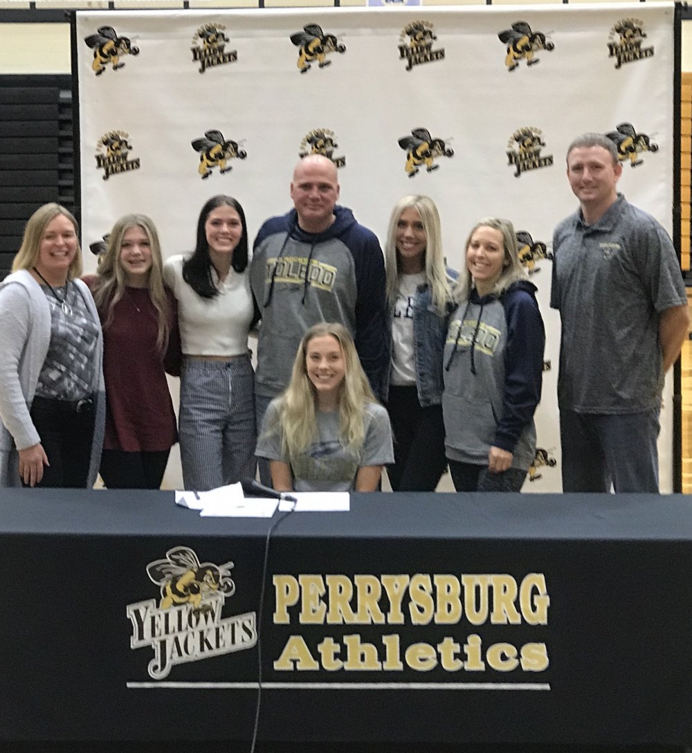 PburgAthletics's tweet photo. Congratulations to Alexia Moehling for signing to compete in track and field at the University of Toledo! #OnceAJacket #GoRockets https://t.co/qCkTZNmnqq