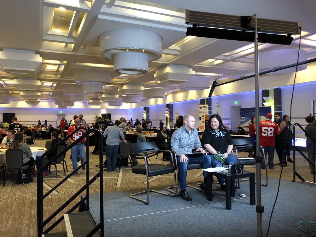 TwoMenAndATruck's tweet photo. Frontline Annual Meeting vendor marketplace fun for everyone! #TMTFAM https://t.co/me0gerpBFO
