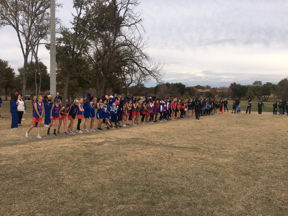 leslie_slovak's tweet photo. JH District Cross Country Meet! Proud of our kids and coaches👊🏻❄️👊🏻 https://t.co/DGLOrz0ie0