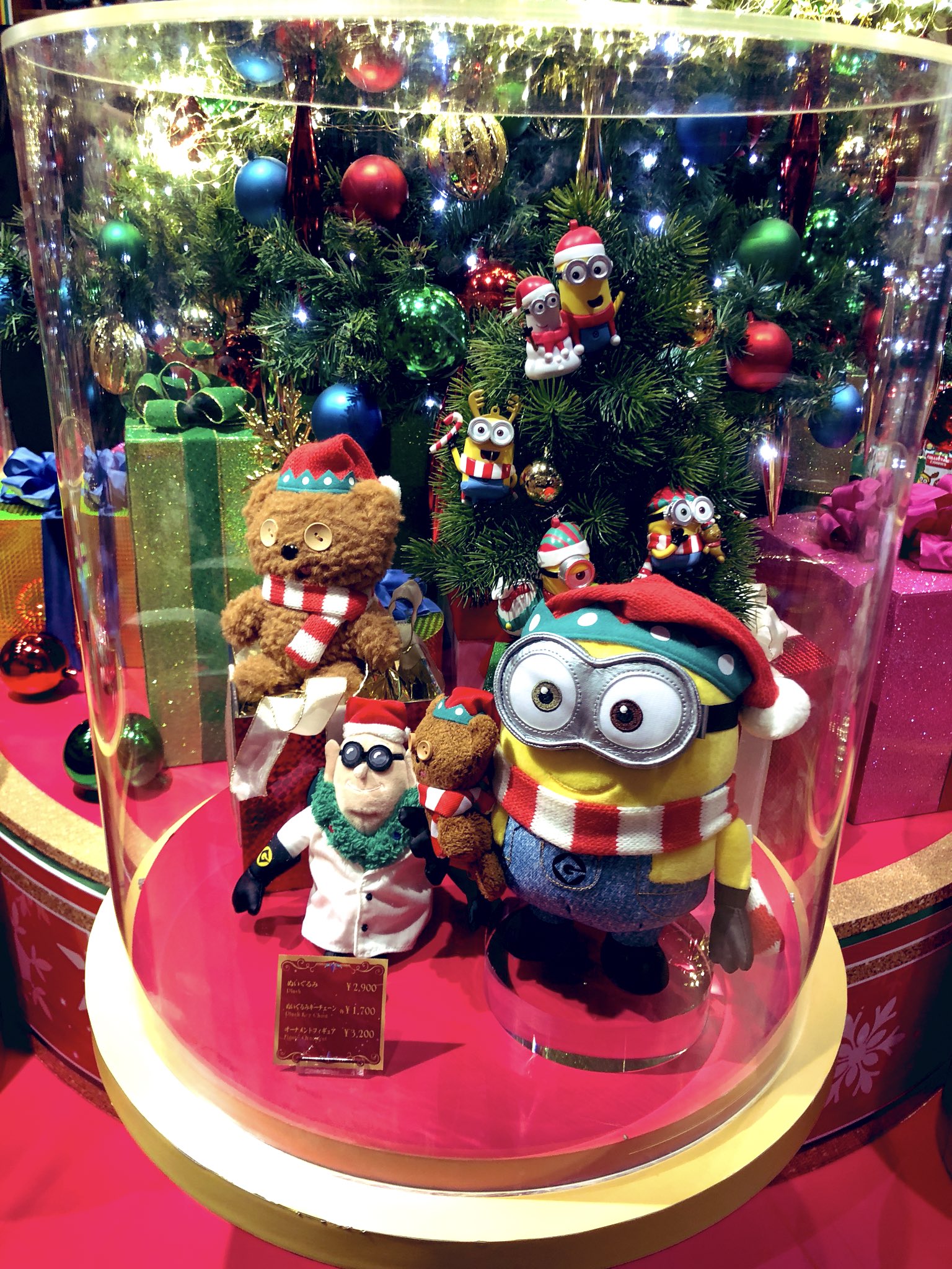 ユニバハピエル編集長 元内康博 Usj写真と動画 A Twitteren クリスマスグッズがとても充実していて 見て回るだけでも楽しいです 詳細 T Co 1pceyvkamo ミニオンのティムグッズがとても増えてました クリスマスグッズ Usjファン ユニバ フォロバ