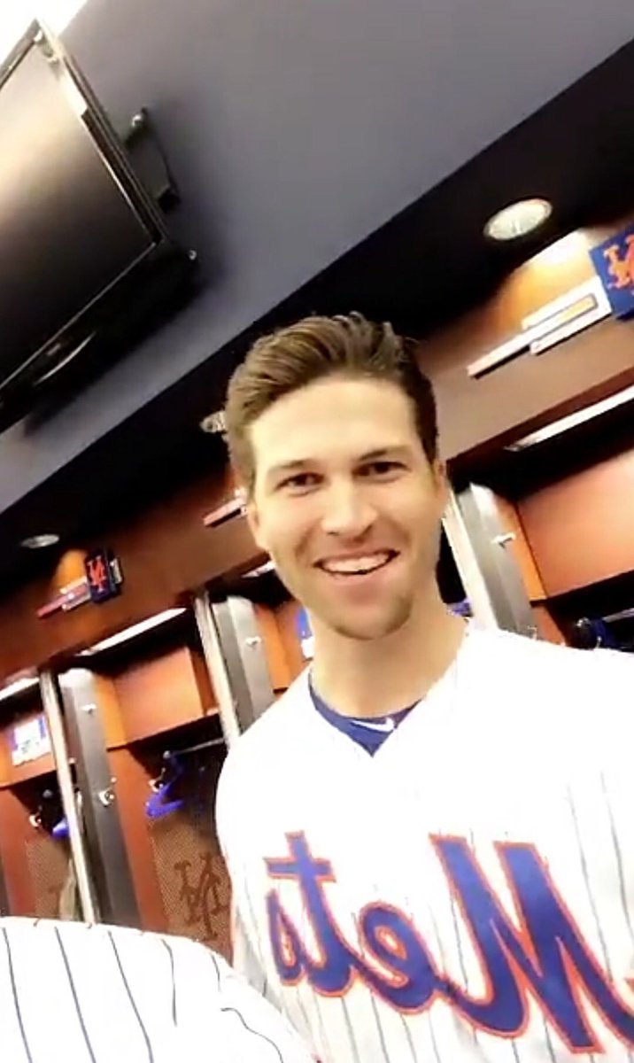 WTairu's tweet photo. Tanta paja que hablaron cuando se cortó el cabello, que si le pasaría como a Timmy y se quemaría y tal y miren, allí está con 2 #Cy consecutivos en su carrera #CydeGrom 

@Mets @JdeGrom19 https://t.co/t1UjkAU5YW