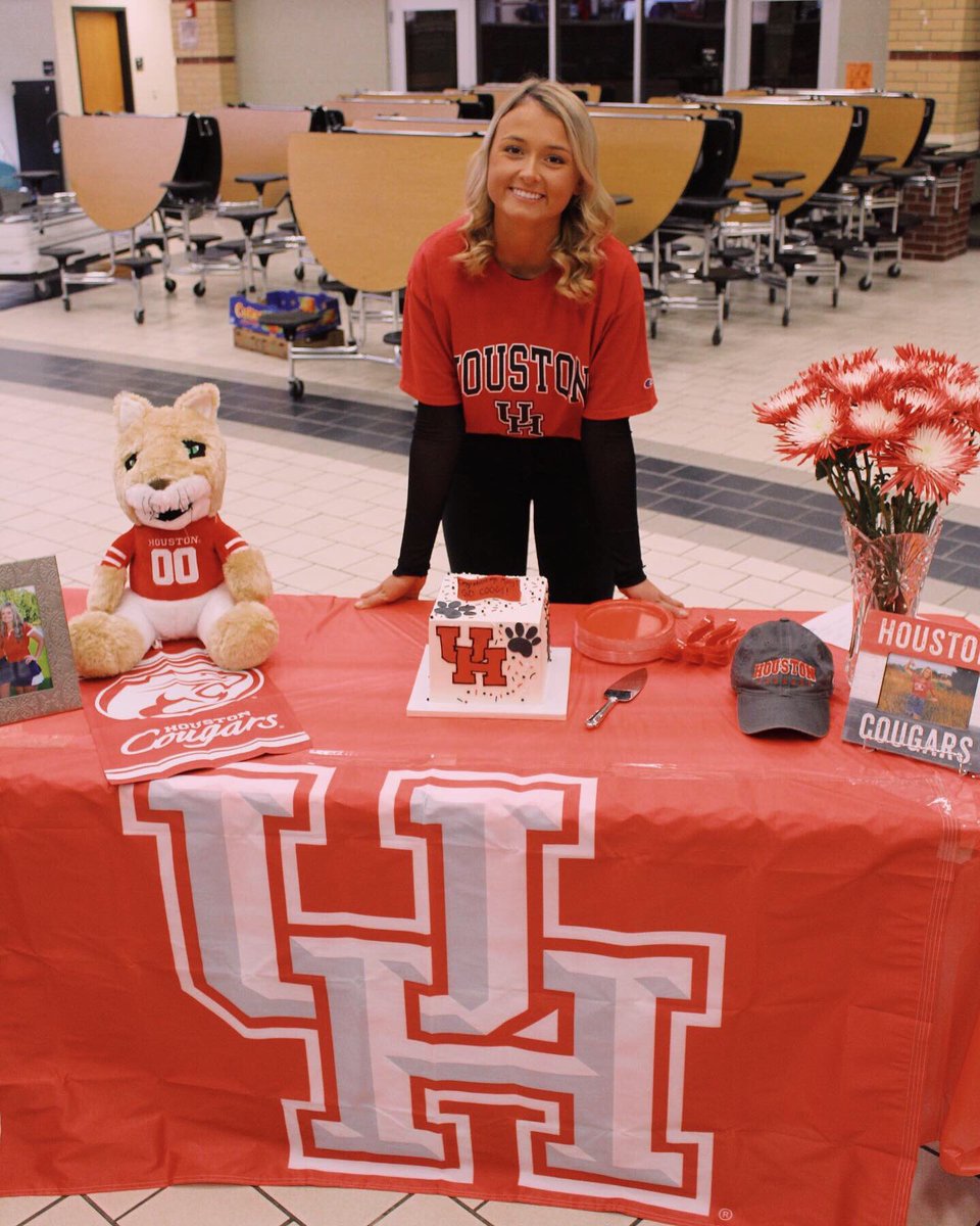 PMurphyGolf's tweet photo. Congrats Molly! Proud of you! #UHWGolf https://t.co/Ww7rYFuUcd