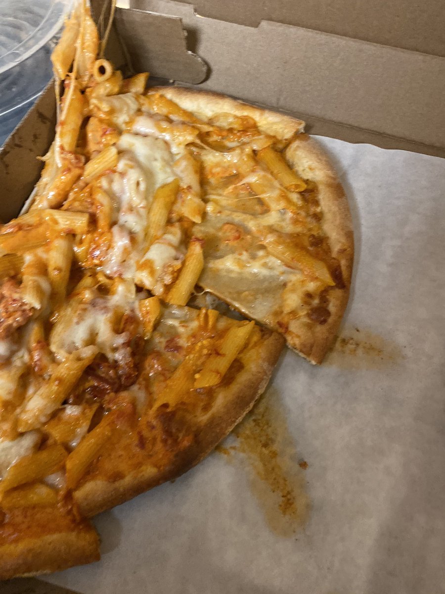 ActuallyAlexis's tweet image. @ChipotleTweets messed up my pickup order something TERRIBLE, so I had to order pizza. Tell me why MY PIZZA ORDER LOOKS LIKE THIS... #Pizza541 #SliceApp 

*pray for me. Im about to lose my whole mind.