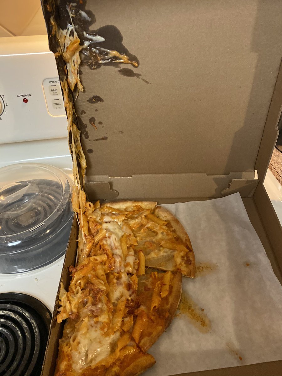 ActuallyAlexis's tweet image. @ChipotleTweets messed up my pickup order something TERRIBLE, so I had to order pizza. Tell me why MY PIZZA ORDER LOOKS LIKE THIS... #Pizza541 #SliceApp 

*pray for me. Im about to lose my whole mind.