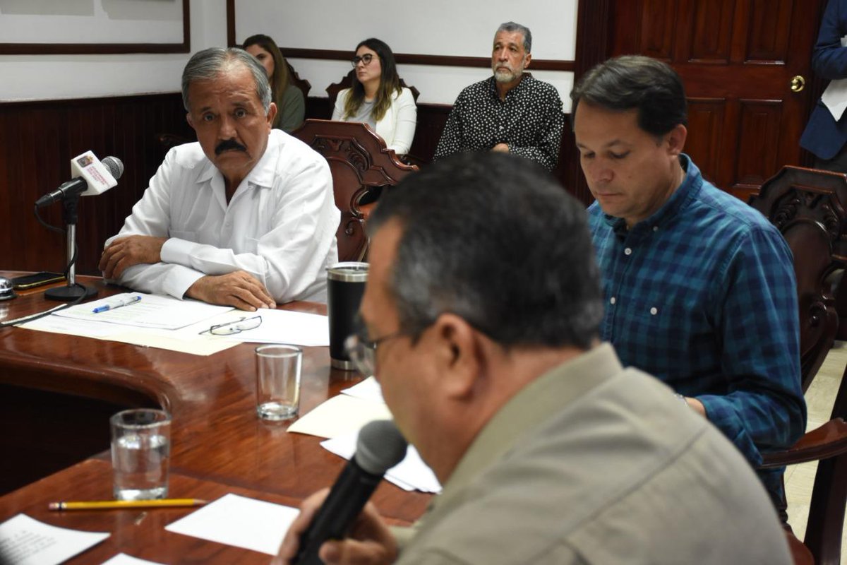 AyuntamientoCLN's tweet photo. El cabildo aprobó prohibir la venta, compra, posesión y manipulación de pirotecnia en la vía pública, estableciendo estas conductas como faltas administrativas agravadas.
Más información: https://t.co/22m445qSCH
#CuliacánCiudadCapital
#JesúsEstradaFerreiro 
#GobiernodeCuliacán https://t.co/nNhmDkldUI