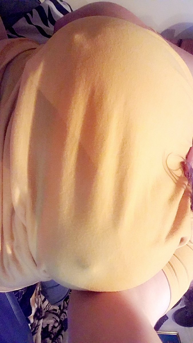SuccubaeAmara's tweet photo. Might be cold idk😏
#goddess #bigtits #naturaltits #femdom #findom #chubby #bbw #pawg https://t.co/oPZz7X8kYL