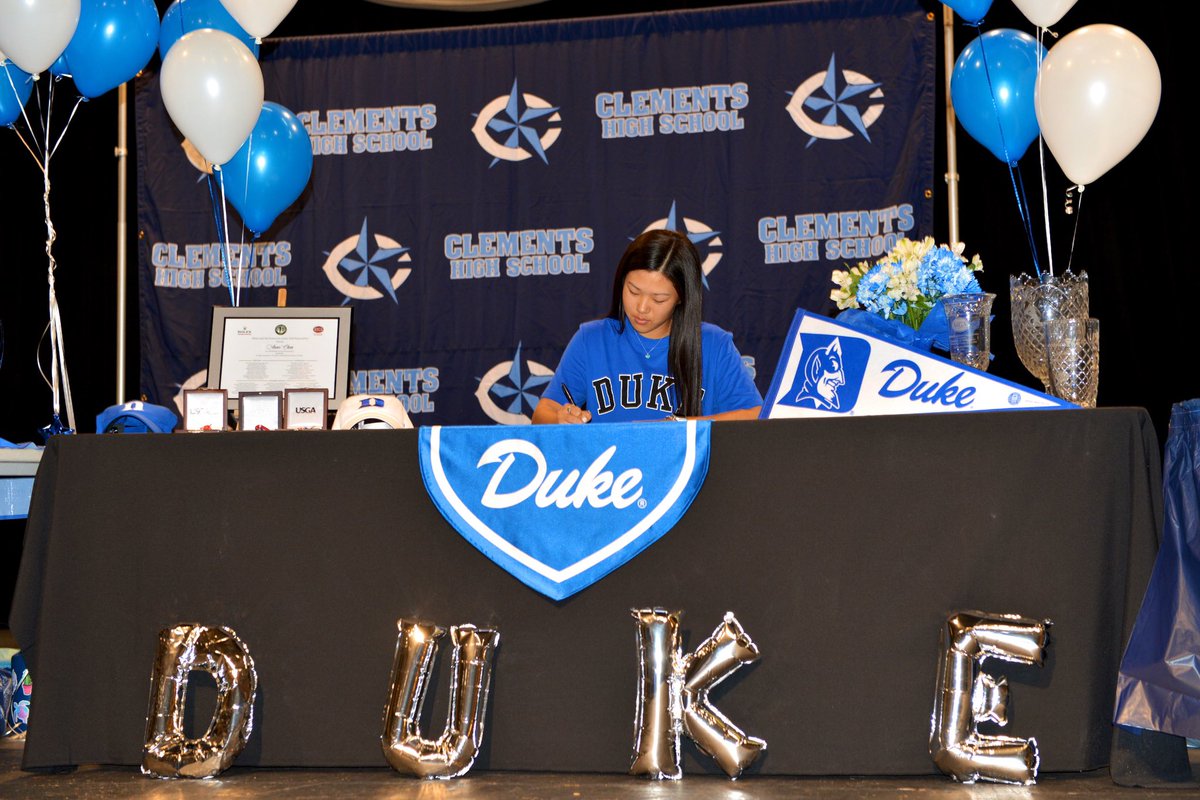 annechen_1's tweet image. Officially a Duke Blue Devil! Thank you to my family, friends, CHS &amp;amp; coaches!! So excited to join @DukeWGOLF next fall! 😈💙 #GoDuke
