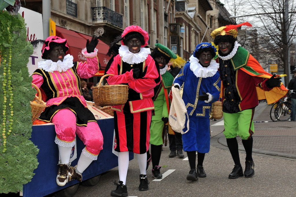 RoyKable's tweet photo. @JColeNC In the Netherlands there is this racist holiday tradition in December called Sinterklaas feest in wich white people dress up in full black face.This black face caricature is called Zwarte Piet (Black Pete) and arrives on a boat as a helper. Help us 2 stop this please! https://t.co/ldEyM7B7oP