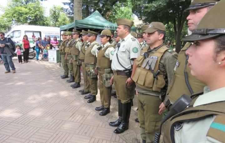 bastogne1943's tweet photo. #GraciasCarabineros 
Los UNICOS q mantienen A CHILE de PIE.
Hombres y mujeres q han luchado por más de 26 días contra una violencia y Vandalismo INACEPTABLE.
Cumplen con HONOR su JURAMENTO de ORDEN Y PATRIA inclusive frente a una SOCIEDAD muchas veces INGRATA.
SIMPLEMENTE HÉROES! https://t.co/XUcR5Qwwyr