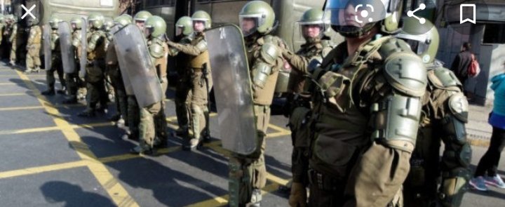 bastogne1943's tweet photo. #GraciasCarabineros 
Los UNICOS q mantienen A CHILE de PIE.
Hombres y mujeres q han luchado por más de 26 días contra una violencia y Vandalismo INACEPTABLE.
Cumplen con HONOR su JURAMENTO de ORDEN Y PATRIA inclusive frente a una SOCIEDAD muchas veces INGRATA.
SIMPLEMENTE HÉROES! https://t.co/XUcR5Qwwyr
