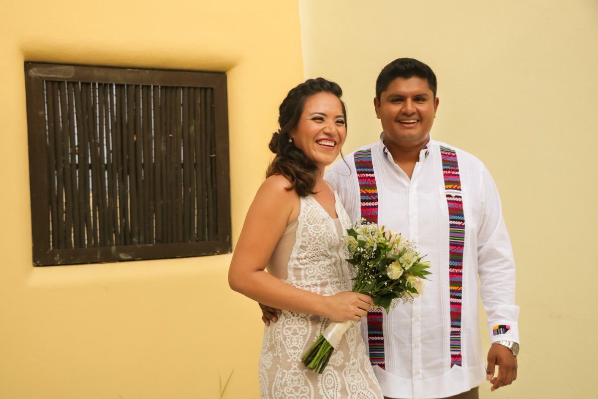 trende_events's tweet photo. Trendé coupple -
Una de las parejas llenas de energía y entusiasmo que vivieron su boda a la orilla del mar, acompañado de las personas que más aman. 
⚊
⚊
📸@fotogabyhuatulco
⚊

#trendecoupple #beachwedding
#huatulcowedding
#love #ceremony #destinationwedding #luxurywedding https://t.co/wLqxcdiAJD