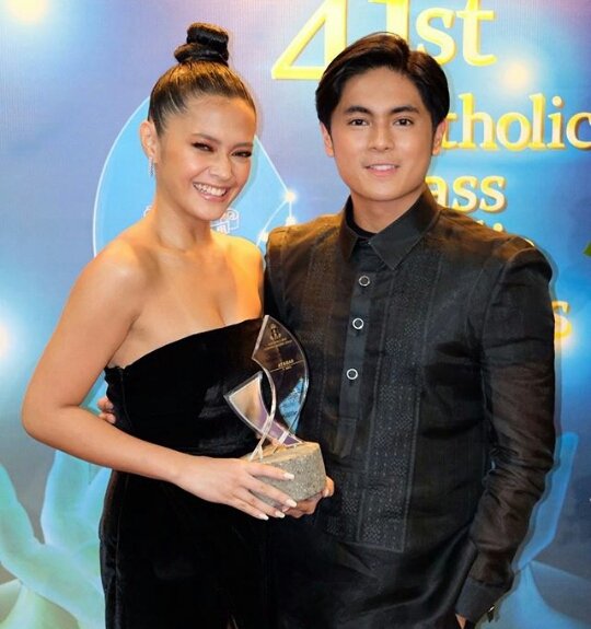 BiGuelBebeS's tweet photo. Ang Saya Saya panalo ang Sahaya! Congrats, BebeS @bianx_umali @MiguelTanfelix_ 👏💕 and to the whole Team, @SuziDoctolero
@gmanetwork @ArtistCenter
@GMADrama, Direk Zig.😊

Don't worry marupok parin ako sa inyo 😉 https://t.co/gvpLaBhVCI