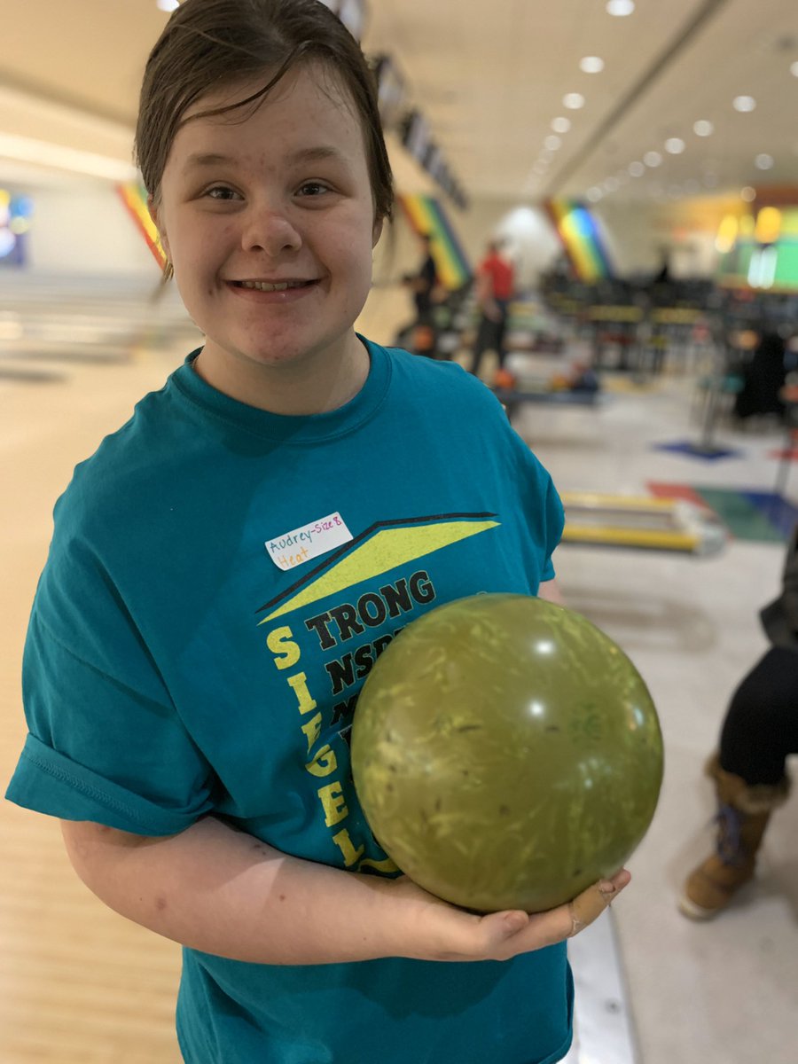 SiegelMiddle's tweet photo. Look at those smiles! Our students had an awesome day at the Special Olympics bowling day! https://t.co/dacs5fEE9l