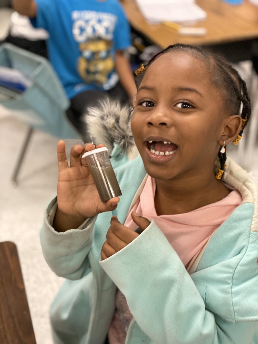 MrsCrislersCrew's tweet photo. We loved looking for particles even smaller than sand!! Iβm so thankful for these scientists who stay curious everyday!! #iesgratitudechallenge #sciencerocks @ChristineMHoff1 @AMSTI_UM https://t.co/hNKtnEQUZ4