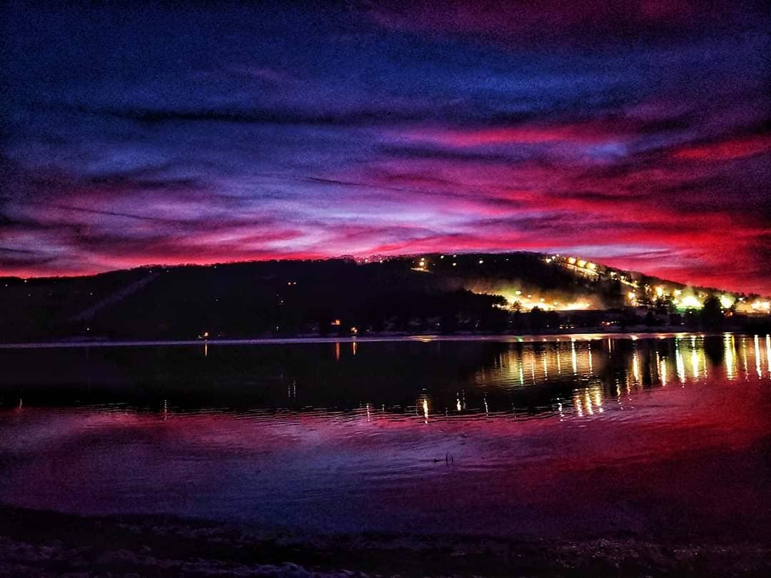 Gorgeous sunset tonight as <a href="/WispresortMD/">Wisp Resort</a> continues to make snow