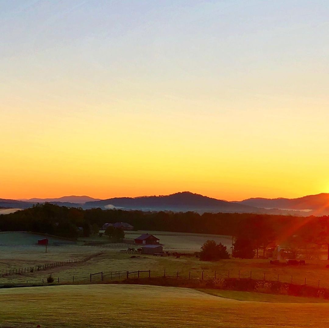 Come experience a fall morning in Virginia’s wine country. #vawine 

📷: <a href="/AftonMountain/">AftonMtnVineyards</a>