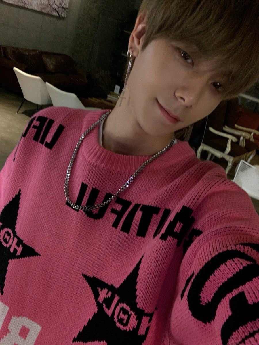 1team_twt's tweet photo. [#1TEAM #제현 #JEHYUN]
오늘 너무 춥더라구요!
팀원 여러분 따뜻하게 입으세용~~
이따봐용~~~~ https://t.co/FCy6Urjjmx