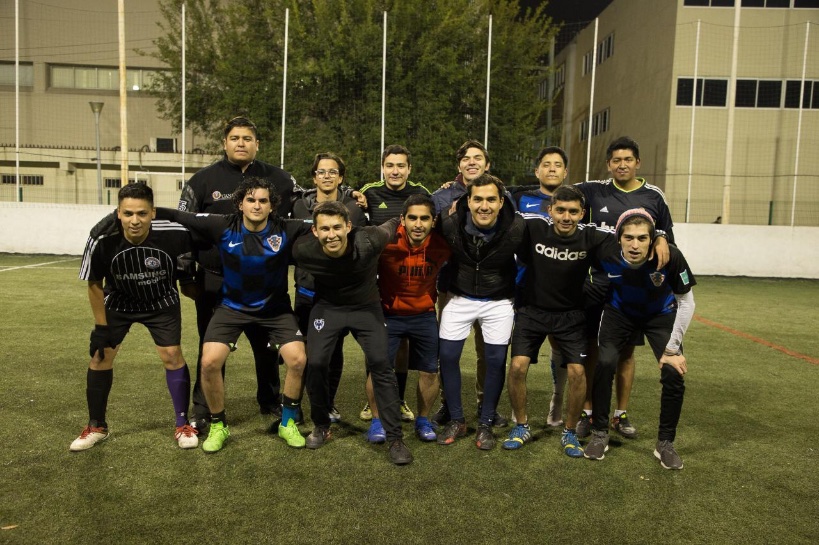 GallosdeOroFC's tweet photo. Terminó el sueño con ilusiones rotas pero la mirada en alto. Se jugó con honor y la victoria no se dio pero el fútbol da revanchas y nos levantaremos de esta. Algún día llegará la gloria para esta institución. #AlesLesBleu #GallosDeOro https://t.co/QsXsGo3EOy