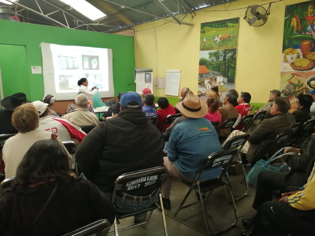 MatHdezg's tweet photo. 13/11/19. #FormadoresEnAccion. Curso de capacitación en San Juan Ixtayopan, Tlahuac, CDMX "Tecnologías poscosecha". #CIMMYT Sigue trabajando para escalar tecnologías, #HubVAM, todo un reto en esta época para conservar #Maíznativo libre de plagas. https://t.co/feu0M8c2V2