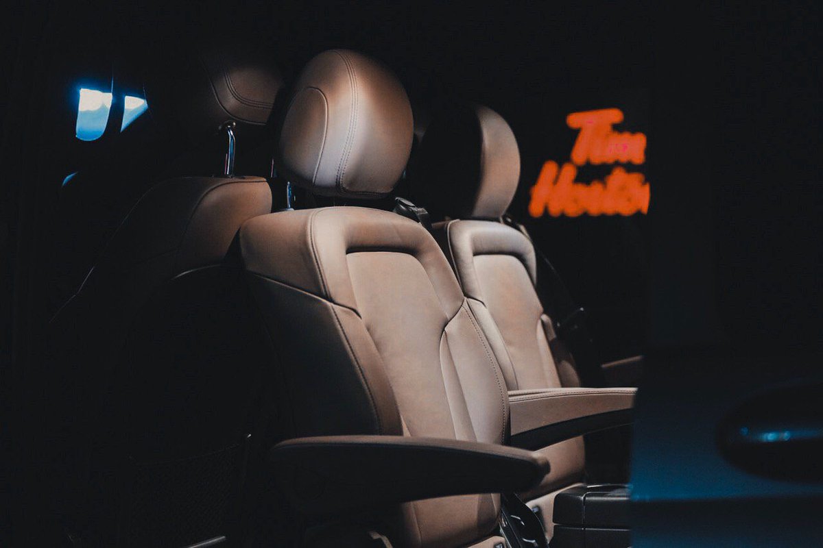 Group32Dubai's tweet image. #V_Class 
The 3-seater bench seats that can be fitted as an option in the first and second rear seat rows increase the potential capacity of the rear compartment to five or six passengers.

Thanks @MercedesBenzME ✨
#group_32 | Media Team