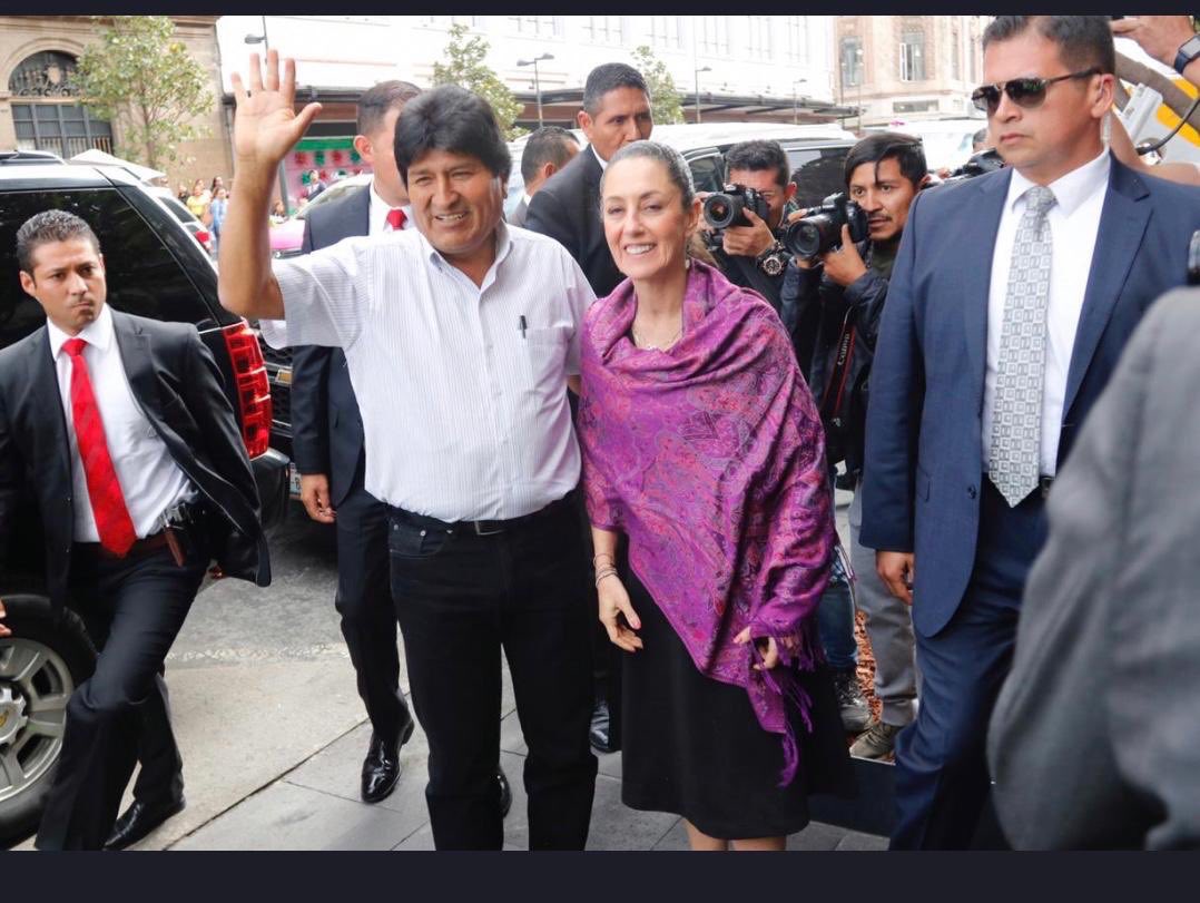 Una vez más, <a href="/lopezobrador_/">Andrés Manuel</a> queda expuesto en sus mentiras!

Hasta cuando van a abrir los ojos sus ciervos? El engaño de López queda una vez más de manifiesto!

El Estado Mayor Presidencial que se supone ya no existía, resucitó de las cenizas como el Ave Fénix para cuidar a Evo!