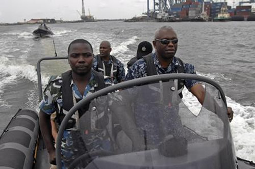 917wavefm's tweet photo. #Rivers State: Navy rescue four immigration officers kidnapped on Bonny waterway.

#NEWSPAPER_TORI W/

@skyogbu x &amp; @OganKatura 

On #DayBreakNaija🇳🇬

#wsws11 #waveFmPh #ThursdayMotivation #ThursdayThoughts #thursdaymorning 

Online listening portal: https://t.co/9n1jVhwEnd https://t.co/SjHlZYIOgR