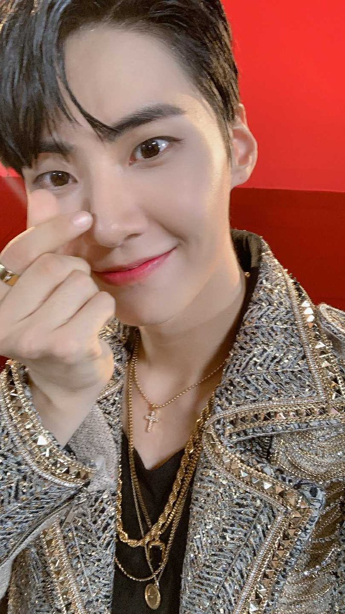 M2MPD's tweet photo. 브이단! 오늘 저녁 5시~~ #릴레이댄스 잊지 않고 꼭 보러 오기✌ 빵야빵야 #이진혁 #LEEJINHYUK #I_Like_That @LJH__official #RelayDance https://t.co/9K3VDO0ed0