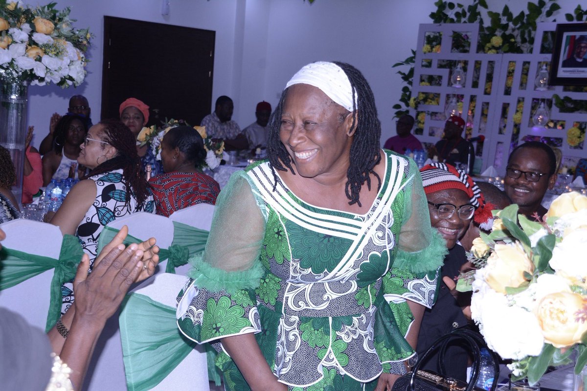 world_igbo's tweet photo. The Executive Gov of Enugu State, Rt Hon Ifeanyi Ugwuanyi (Gburugburu),on Monday (11/11/19), played host to His Majesty, Eze Chukwuemeka Eri 34th, Eze Aka Ji Ovọ Igbo alongside African-Americans whose DNA tests confirmed they are Igbo people, at the Government House in Enugu. https://t.co/TcF6p9RxTa