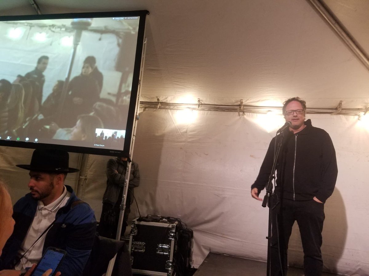 Comienza el proyecto “<a href="/BorderTuner/">Border Tuner</a>” una instalación interactiva realizada por el artista <a href="/errafael/">Er Rafael Dutra vargas</a>, con el objeto de comunicar y unir a #ElPaso y <a href="/CiudadJuarez/">Ciudad Juárez</a> 

“#BorderTuner” estará disponible del 13 al 24 de noviembre totalmente gratis. #TalentoMexicano