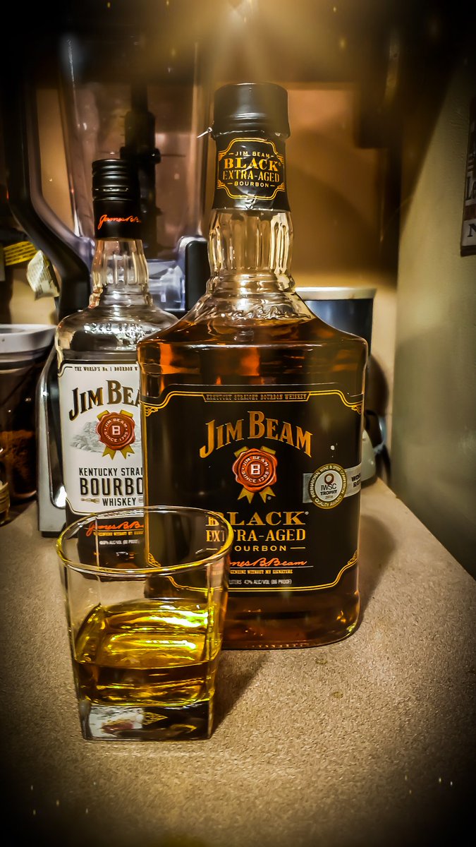 Yep, it's a Black Extra-Aged kinda evening
✌❤🖖
#PhotographyIsArt #Bourbon 
<a href="/JimBeam/">Jim Beam</a>